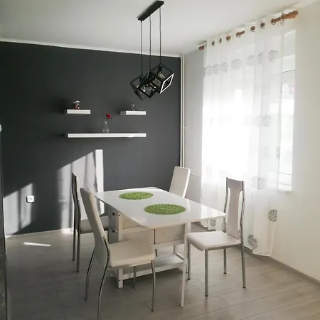 Dandelion Apartment *